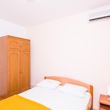 Apartments Violic Затон Екстериор снимка